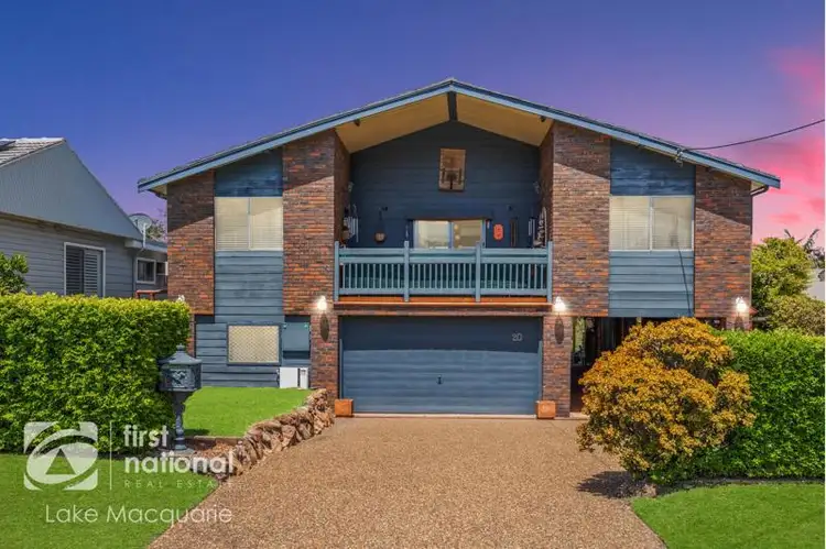 20 Middle Point Road, Bolton Point NSW 2283