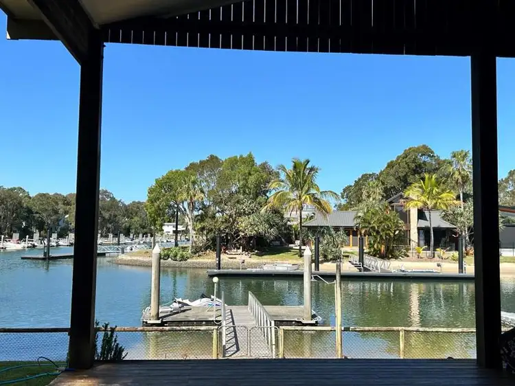 9 Casuarina Court, South Stradbroke QLD 4216