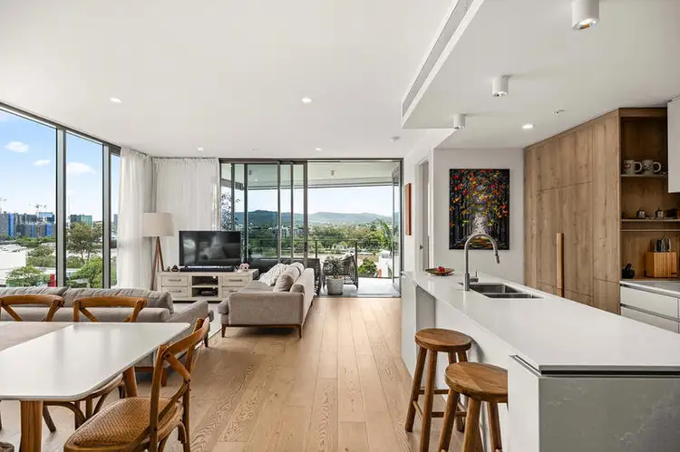 30907/9 Pidgeon Close, West End QLD 4101