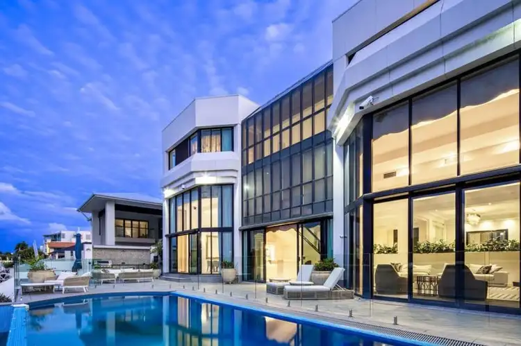 77 Commodore Drive, Paradise Waters QLD 4217
