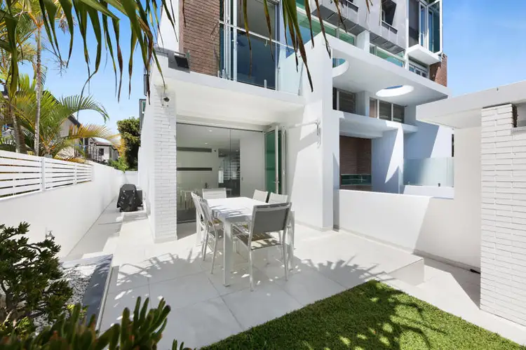 1/42 Peak Avenue, Main Beach QLD 4217
