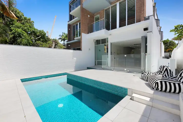 1/42 Peak Avenue, Main Beach QLD 4217