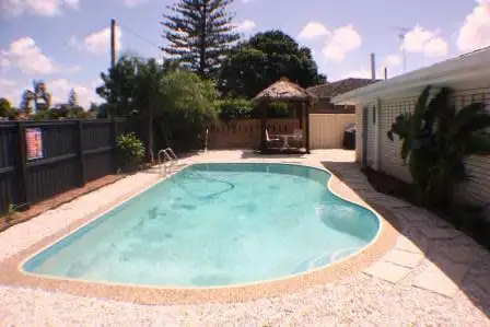 2 St Pauls Place, Isle Of Capri QLD 4217