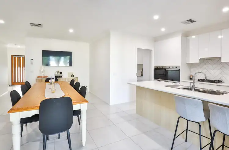 Fifth view of Homely house listing, 10 Voullaire Drive, Red Cliffs VIC 3496
