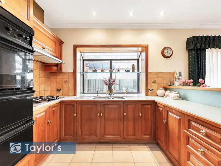 Fifth view of Homely house listing, 2 Kara Crescent, Gulfview Heights SA 5096