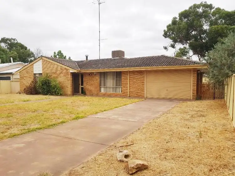8 Dix Street, Moora WA 6510