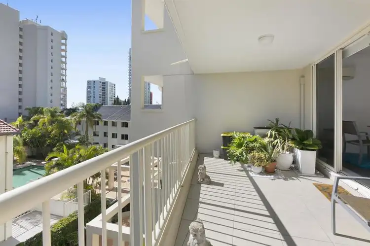 9/5-7 Cronin Avenue, Main Beach QLD 4217