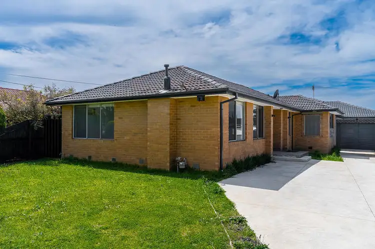 1/8. Waverley  Court, Craigieburn VIC 3064