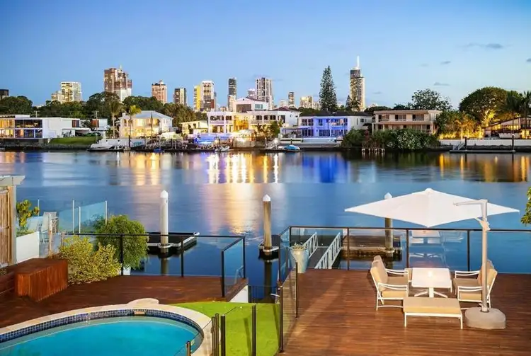 100 Amalfi Drive, Isle of Capri QLD 4217