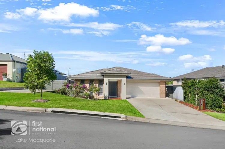 6 Medina Place, Cameron Park NSW 2285