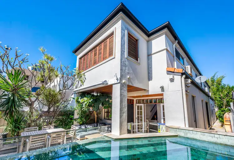 2/46 Cronin Avenue, Main Beach QLD 4217