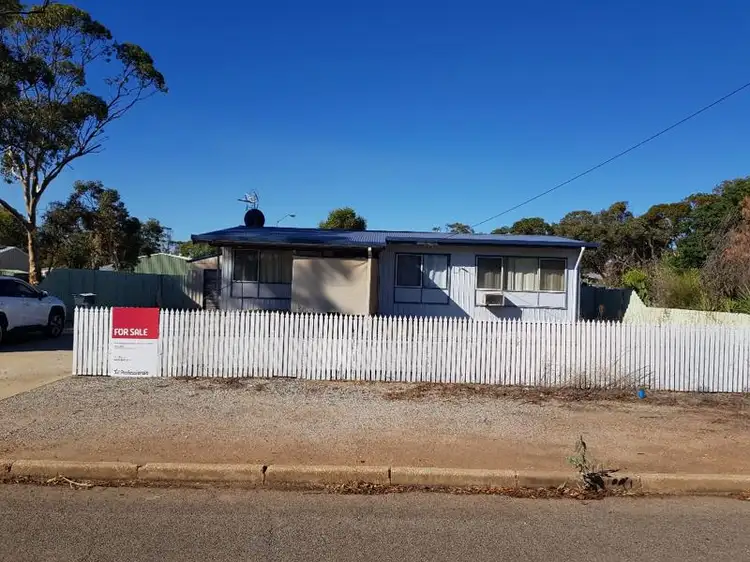 7 GARDINER Street, Moora WA 6510