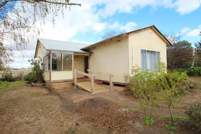 Main view of Homely house listing, 8 Robertsons Lane, Mortlake VIC 3272