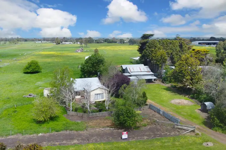 Second view of Homely house listing, 8 Robertsons Lane, Mortlake VIC 3272