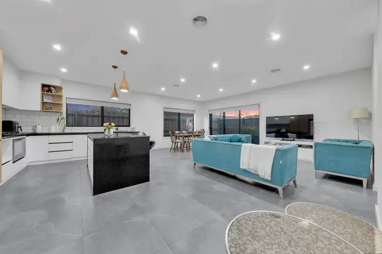 Fifth view of Homely unit listing, 2/8 Waverley Court, Craigieburn VIC 3064