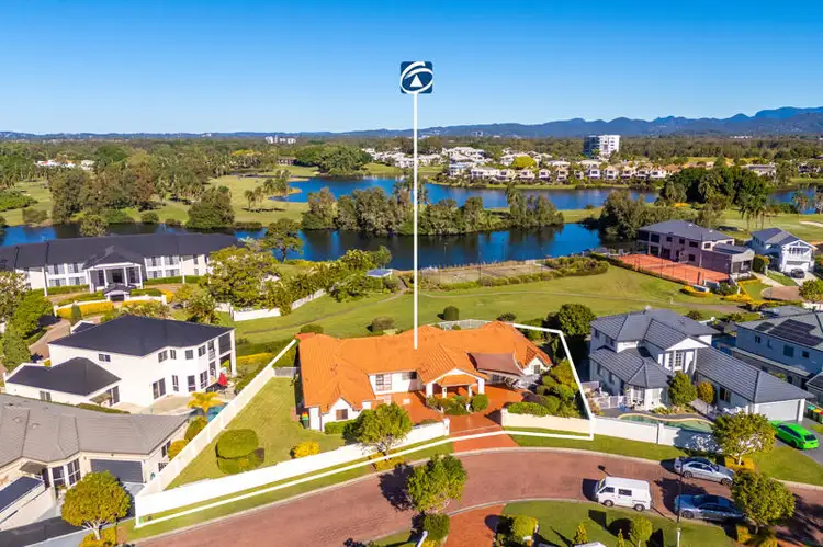 33 Meadowlake Drive, Carrara QLD 4211