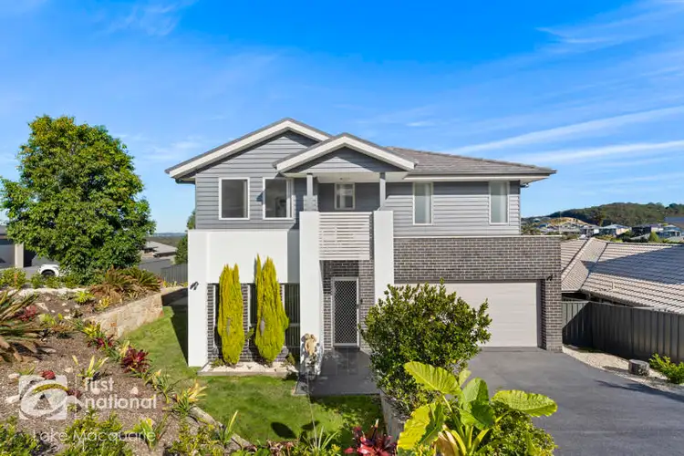 16 Medina Place, Cameron Park NSW 2285