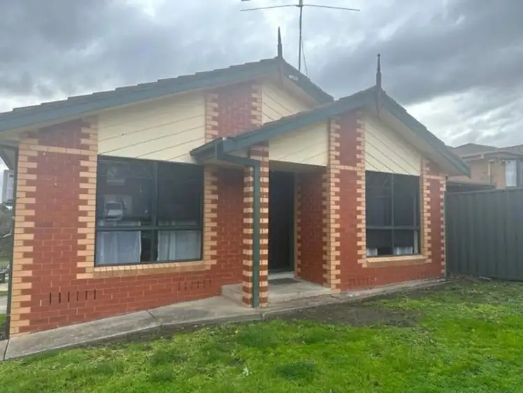1/11 Green Valley  Grove, Meadow Heights VIC 3048
