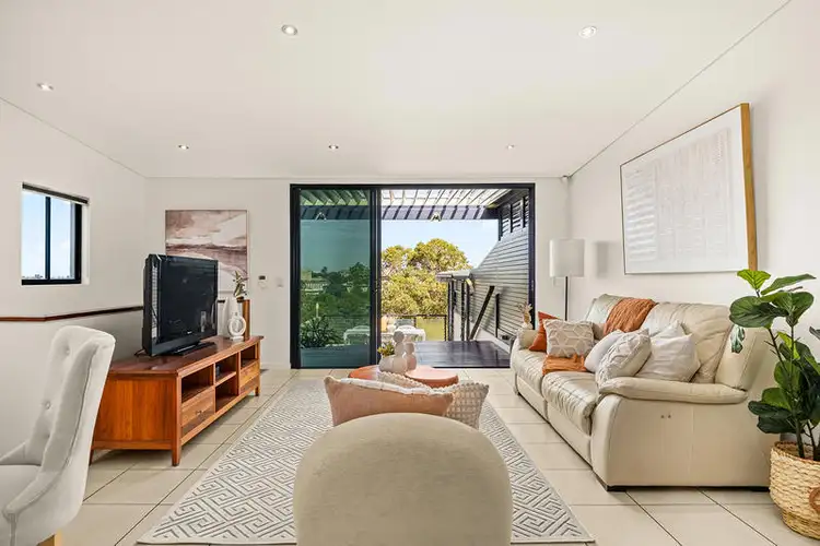 Second view of Homely house listing, 5/11 Rosecliffe Street, Highgate Hill QLD 4101