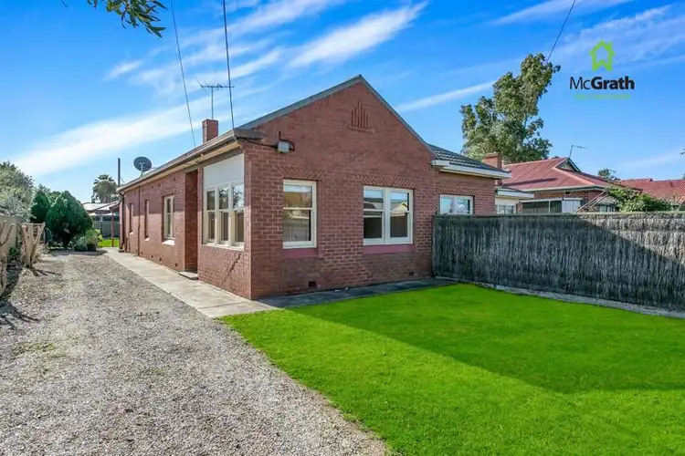 8 Lawrence Avenue, Woodville South SA 5011