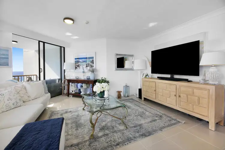 21/3576 Main Beach Parade