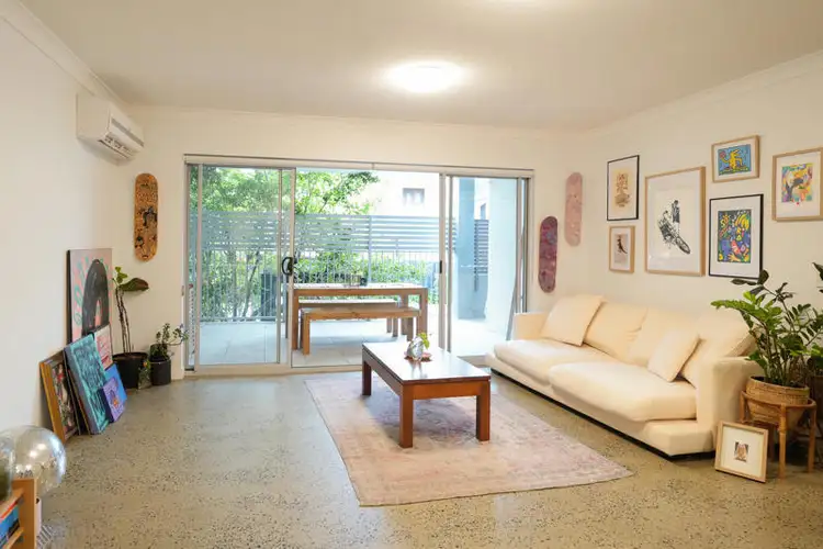 4/111 Samford Road