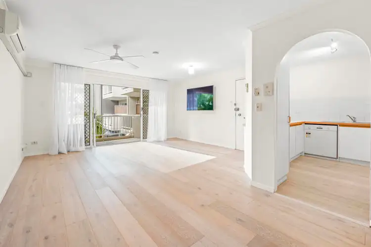22/11 Breaker Street, Main Beach QLD 4217