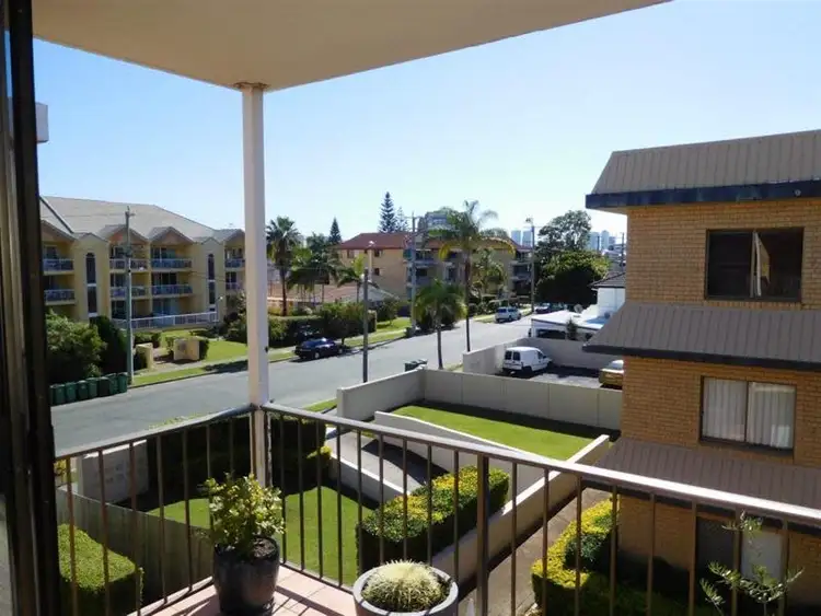 11 Stanhill Drive, Chevron Island QLD 4217