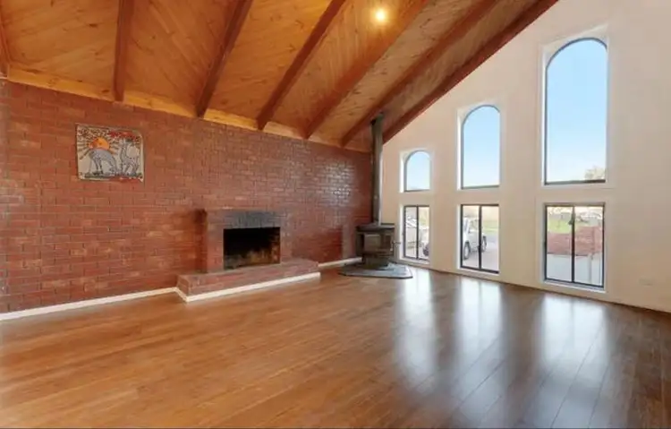 Fifth view of Homely house listing, 15 Ashleigh  Crescent, Meadow Heights VIC 3048