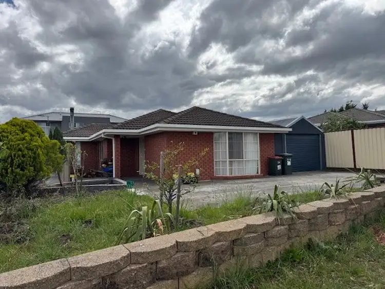 27 Bicentennial Crescent, Meadow Heights VIC 3048