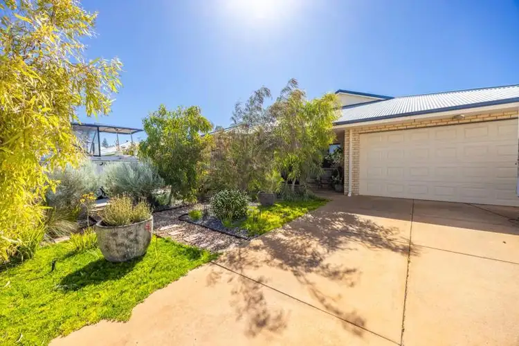 7 Sheoak Grove