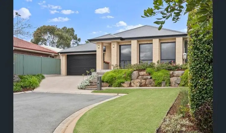 2 Stuart Court, Hallett Cove SA 5158