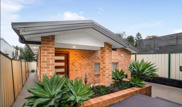Granny Flat/93 Binalong Road, Old Toongabbie NSW 2146