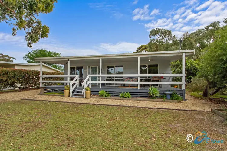 17 Campbell Street, Loch Sport VIC 3851