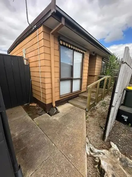 42a Strathmore Crescent