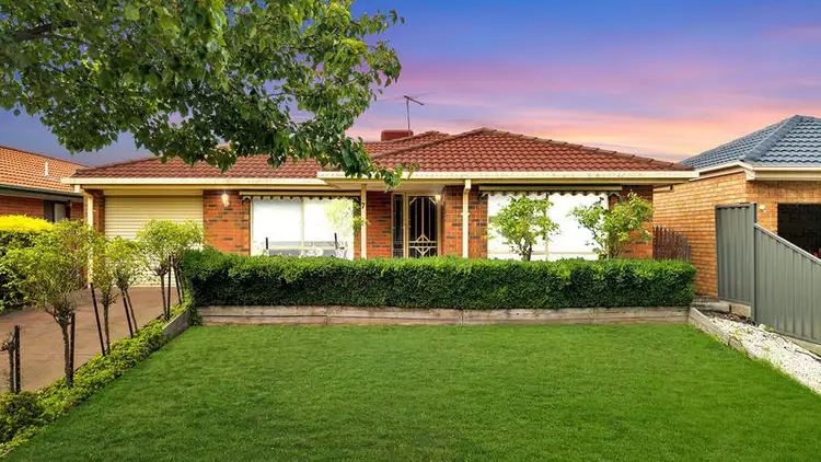 7 Woodworth Court