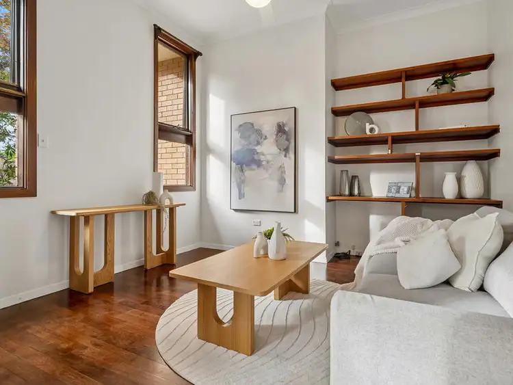 211 Hawkesbury Road