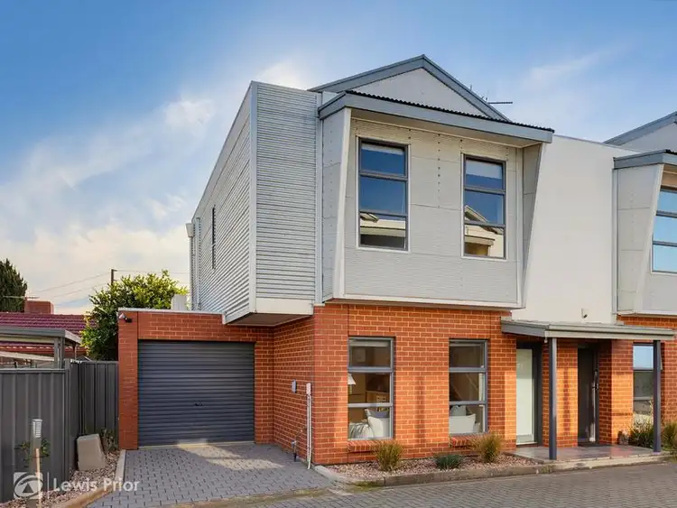 7B Albany Crescent