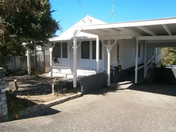 42 Ridgeway Avenue, Southport QLD 4215