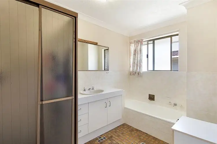 Seventh view of Homely villa listing, 2/33 Sunrise Boulevard, Surfers Paradise QLD 4217