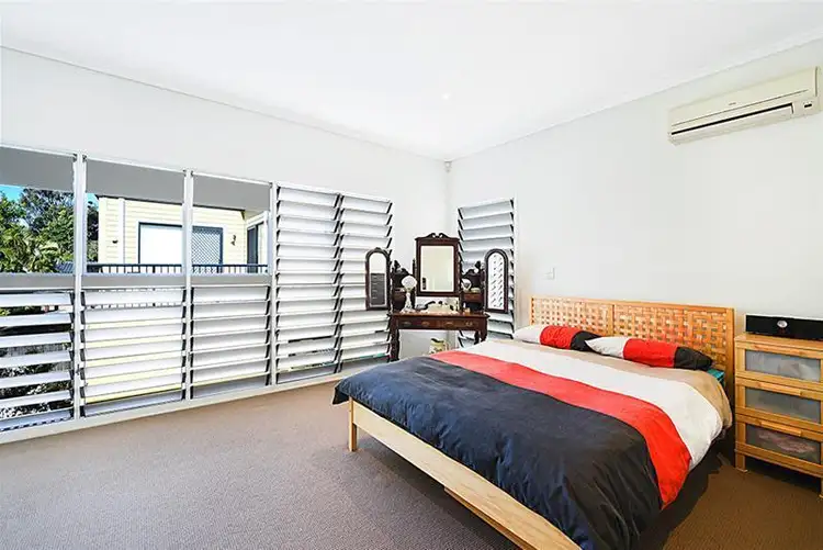 Sixth view of Homely villa listing, 2/3 Sandown Avenue, Bundall QLD 4217