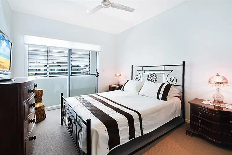 Seventh view of Homely villa listing, 2/3 Sandown Avenue, Bundall QLD 4217