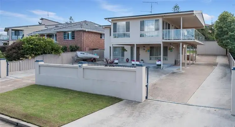 16 Marjorie Crescent, Batehaven NSW 2536