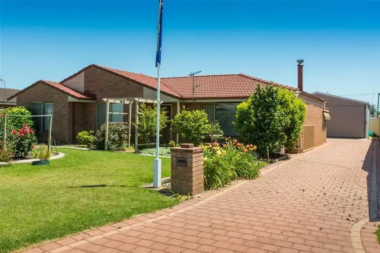 42 Sierra Crescent, Orana WA 6330