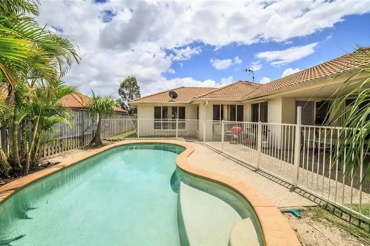 6 Williams Place, Pacific Pines QLD 4211