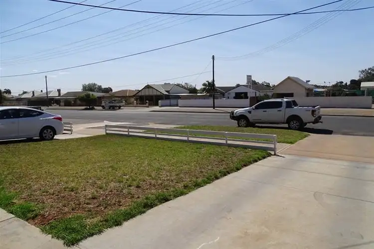 Third view of Homely block of units listing, 129 Newton Street, Broken Hill NSW 2880