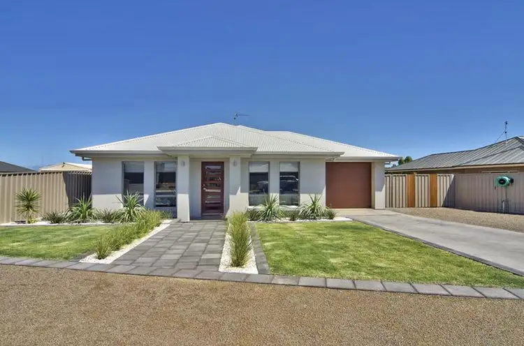 33 Sanders Street, Moonta Bay SA 5558