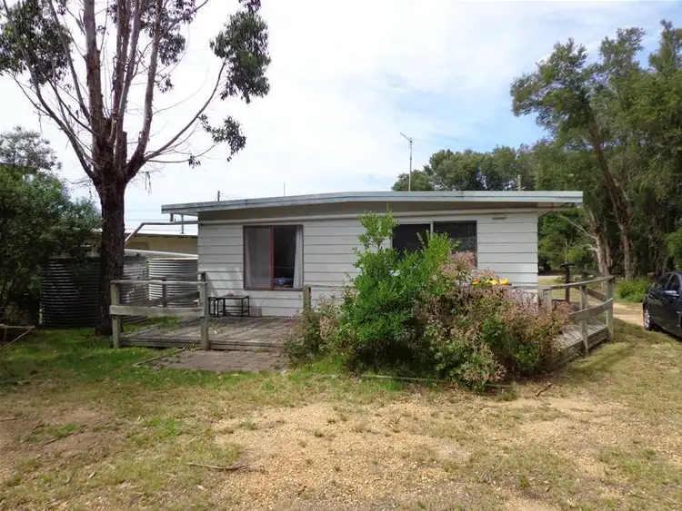 6 Banksia Street, Loch Sport VIC 3851