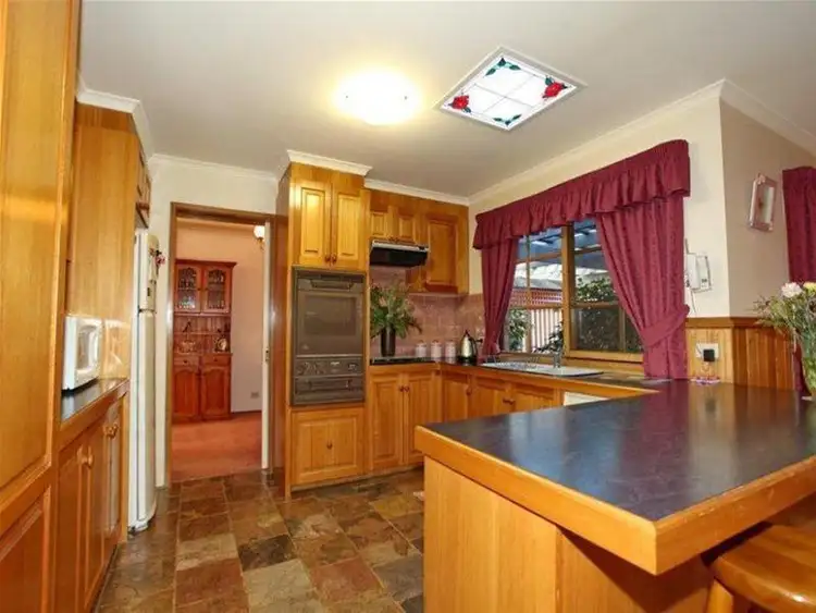 Second view of Homely house listing, 5 Glenauburn Court, Sunbury VIC 3429