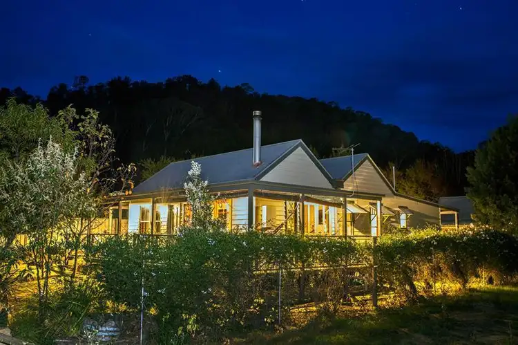 4 Alrima Court, Bright VIC 3741